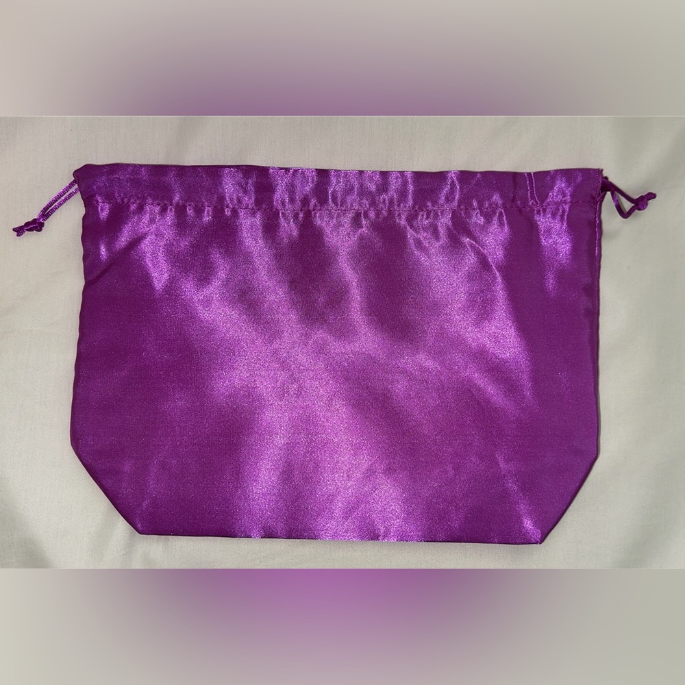 โจ๐ NEW Satin Drawstring Cosmetics Bag in a pretty Purple ๐โจ Great Travel Bag - Picture 2 of 6
